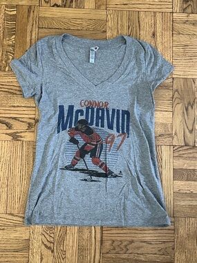 Edmonton Oilers Connor McDavid women’s v neck - medium - NWOT